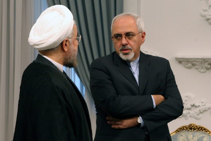 عضو کمیسیون امنیت ملی مجلس گفت: آقای ظریف در جلسه کمیسیون امنیت ملی به اشتباه خود در اعتماد به حرف وزیر خارجه آمریکا اعتراف کرد و تصریح کرد که مسئولیت این اشتباه را می‌پذیرد.