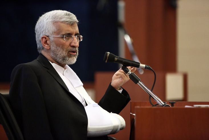 قرار نیست «وحدت قبیلگی» باشد؛ قرار ما این است که «وحدت گفتمانی» باشد/ خبر «جبهه مردمی نیروهای انقلاب اسلامی» را از رسانه ها شنیدم جلیلی افزود: این که افرادی در راستای هم افزایی کار کنند خوب است اما بر اساس چه گفتمانی؟ شاخص هم در این هم افزایی مقام معظم رهبری هستند؛ ما باید بررسی کنیم به چه میزانی توانسته ایم با این شاخصه ها منطبق باشیم. در این چارچوب هر جریان و گروهی، چه ۱۰ نفر چه ۱۲ نفر که بتوانند به این هم افزایی کمک کنند، مفید خواهد بود.