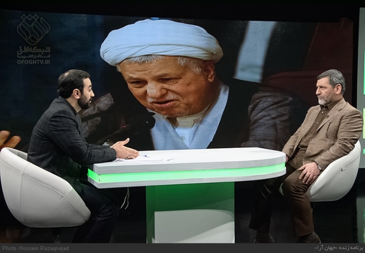 آیتالله یزدی: آقای هاشمی برای نظام وزنه بود و یک عمر کار کرد/ صفار: کسانی که دردوران دوم خرداد جلودار اهانت به آقای هاشمی بودند امروز برای دفاع از او آستین بالا میزنند/ یامینپور: خیلیها شبانهروز دنبال این بودند که بیانیهای از ایشان علیه رهبری بگیرند آن کسی که قبلاً جلودار انجام این کار بوده، وقتی یک روز برای دفاع از آقای هاشمی آستین بالا میزند، آدم نگران میشود که این یک طراحی و وجه دیگری از اهانتها و سرکوفت زدنهاست. وقتی آقای هاشمی را بخواهیم ارزیابی کنیم، باید در دستگاهی باشد که سر و تهش معلوم باشد. این دستگاه، دستگاه انقلاب اسلامی است. آقای هاشمی فقط در این دستگاه ارزیابی میشود و خارج از آن نمیشود آقای هاشمی را تحلیل کرد.