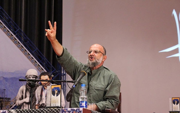 کسانی که میخواستند در انقلاب تحریف ایجاد کنند، اکنون مسئول شدهاند/ در اثر حماقت سیاسیون داخلی بازهم داعشیها تقویت میشوند/ ریل ما به سمت آمریکا نیست، ریل ما از نجف به کربلا و از کربلا به قدس منتهی می شود یک بار افسار را به دست این دولت سپردیم و با بتنکنی روبرو شدیم، اما دیگر این کار را نمیکنیم، در فصل جدید اصلاحات را خودمان آغاز میکنیم و در بانکداری، آموزش عالی، قوه قضائیه، گردشگری و قصعلیهذه دوباره ریلگذاری میکنیم. مسیر ما ناآگاهانه، شیب ملایم، اشتباهی از سمت تایلند به نیویورک نمیگذرد بلکه از مهران به سمت کوفه و نجف و از کربلا به سمت قدس میگذرد؛ ما خود اصلاحاتیم و رهبرما امام خامنهای رهبر اصلاحات است، با دستمال آنیکی اصلاحات جعلی، شیشه پنجره را هم نمیشود پاک کرد.