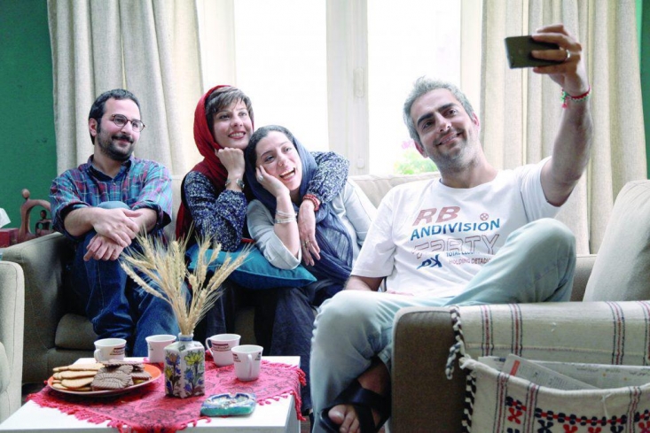 آغاز نا امید کننده جشنواره فیلم فجر/ از کشتن پدری آلزایمری تا عشق در یک نگاه/ وقتی فیلم متوسط «ایتالیا ایتالیا» باید جور تلخی روز اول را بکشد اهالی رسانه و منتقدین نخستین روز جشنواره فیلم فجر را با توجه به انتظارات بالایی که از فیلم ها و جشنواره دارند آغاز می کنند. بدون شک فیلم های اکران شده در روز اول را نمی تواند معادل همه جشنواره گرفت اما خوب یا بد بودن این فیلم هاست که می تواند انگیزه اهالی رسانه را چند برابر کند و یا ترمز هیجان آن ها باشد.