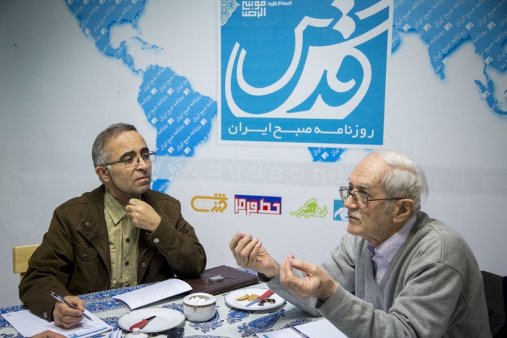 طبیعتا وقتی برنامه های توسعه بر مبنای به کار گیری نیروی کار و افزایش تولید تدوین نشده باشد ،کارگر ایرانی احساس می کند هیچ تشکل و سازمانی که حامی وی باشد وجود ندارد. چندین دهه است که افرادی به عنوان نمایندگان کارگران در مجامع رسمی مانند شورای عالی کار، مجلس و...حضور دارند؛اما این افراد هیچ ارتباطی با جامعه کارگری ندارند.خب طبیعی است وقتی جامعه ای با حدود ۸ میلیون عضو رسانه یا نماینده ای در جامعه نداشته باشد همیشه مظلوم واقع می شود.