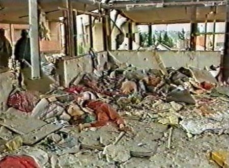 خاطراتی که خواندش به بیماران قلبی توصیه نمیشود/ وقتی فرزاندان در کنارمادران تکهتکه میشوند و دستها و پاها و سرها از بدنها جدا میشود+ تصاویر18+ به بیرون نگاه کردم و شکوفهها را دیدم. و یادم آمد آخرین باری که شکوفههای بهاری را دیده بودم، همهی خانوادهام اینجا و زنده بودند.