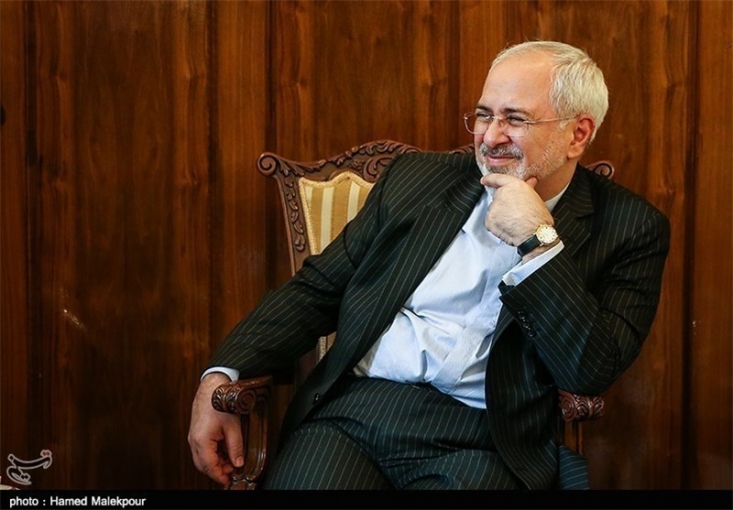 ظریف:پیشبینی میکردیم که آمریکا عهدشکنی کند! وزیر امور خارجه با بیان اینکه برای اجرای برجام وقت زیادی صرف کردیم، گفت: این واقعیت وجود داشت که بدعهدیهای آمریکا برای ما قابل پیشبینی بود و ضرورت ایجاب میکرد برای گرفتن حقوقمان که در برجام روی کاغذ آن حقوق را گرفته بودیم، اقدام کنیم.