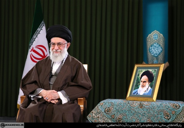 تلخی کام طبقه ضعیف را از گرانی، بیکاری و تبعیضها با همهی وجود حس میکنم/ به همین منظور سال 96 را «اقتصاد مقاومتی: تولید- اشتغال» نامگذاری می کنم من از وضع مردم مطلع هستم، بنابراین تلخی کام مردم بهویژه طبقه ضعیف را از مشکلات اقتصادی همچون «گرانی، بیکاری، تبعیضها و نابرابریها و آسیبهای اجتماعی» با همهی وجود حس میکنم.