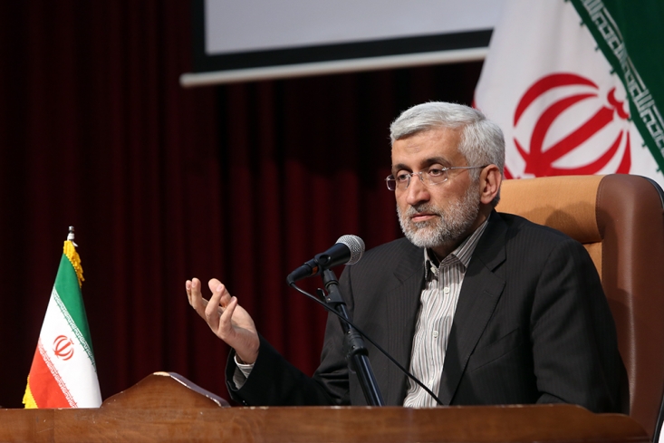 آقای جلیلی! برنامه عملیاتیتان برای کاهش هزینههای مسکن را اعلام کنید مطالبه مردم از رئیسجمهور این است که برای حل مشکلات جدی حوزه زمین و مسکن، برنامه و راهحل داشته باشد و از جنابعالی که امید است به منظور پاسخ به نیازهای انقلاب و کشور اکثریت آراء ملت را به دست آورده و در این جایگاه قرار گیرید، انتظار میرود که با صراحت اعلام فرمایید: