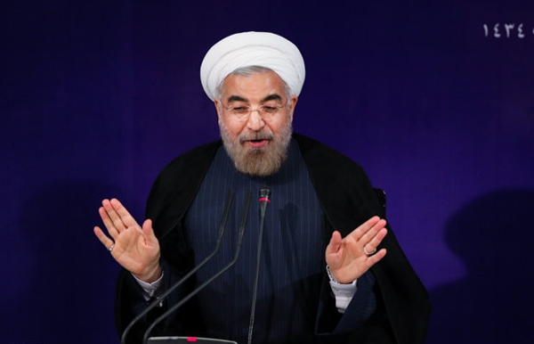 فیلمی که روحانی آن را دروغ سایتها خواند! رئیس جمهور امروز درحالی وعده ۱۰۰ روزه برای تحول اقتصادی را دروغ رسانهها خواند، که سال ۹۲ در تبلیغات انتخاباتی خود چنین وعدهای را به مردم داده بود!