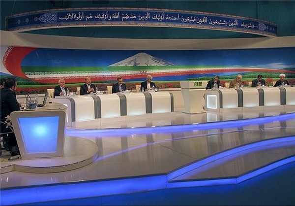 انتخاب موضوع سیاسی و امنیتی برای آخرین روز مناظرات نیز می تواند کمک دیگری در این راستا به روحانی باشد. تجربه نشان داده است که موضوعات سیاسی به علت گستردگی و مبهم بودن موضوعات می تواند باعث شود تا روحانی با ارائه پاسخ هایی کلی و گنگ از زیر بار افکار عمومی خود را نجات دهد.