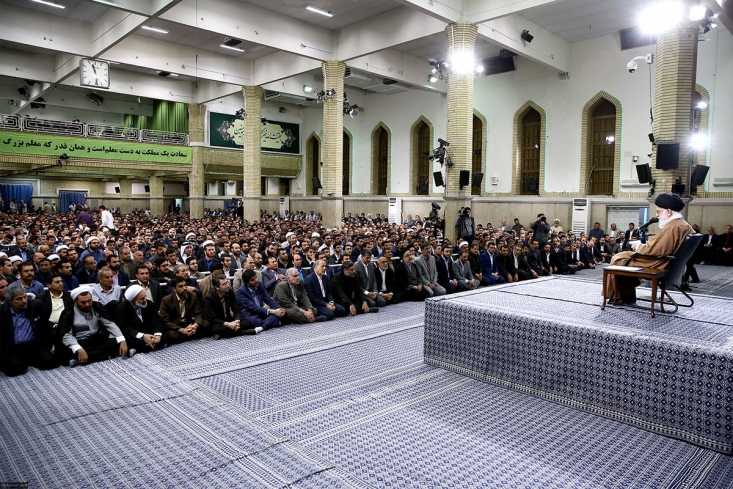 جمهوری اسلامی تسلیم سندهایی مانند ۲۰۳۰ یونسکو نخواهد شد/ از شورایعالی انقلاب فرهنگی گلهمندم/ هیبت جمهوری اسلامی به خاطر حضور مردم است/ دشمن، دشمن است؛ ملاحظه زبانبازی و لفاظی را هم نمیکند بنده از شورای عالی انقلاب فرهنگی هم گلهمند هستم. آنها باید مراقبت میکردند و نباید میگذاشتند که کار به اینجا بکشد که ما بیاییم و جلوی این کار را بگیریم. اینجا جمهوری اسلامی است...