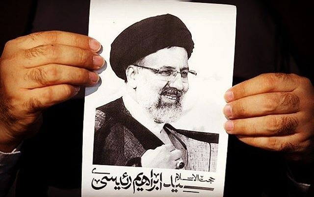  به نظر می‎رسد با بررسی نظرسنجی‎های جدید انقلابیون آن‎قدر کار را تمام شده می‎بینند که حتی از واریز بخشی از آرای قالیباف به سبد روحانی هم هراس ندارند. آنها حتی نگرانی از این موضوع را خنده‎دار تلقی می‎کنند. انقلابیون مصمم شده‎اند کار روحانی را در مرحله اول تمام کنند.