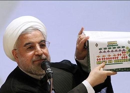 آیا صادرات غیرنفتی بیش از واردات شده است؟ +جدول روحانی و دولت یازدهم در طول چند ماه گذشته بارها مدعی شدند که در سال 94 و 95 میزان صادرات غیرنفتی از واردات پیشی گرفته است؛ ولی آمارهای رسمی دولت این تغییر را نشان نمیدهد. این ادعا در مناظرات انتخاباتی نیز از سوی دو نامزد دولت یعنی روحانی و جهانگیری تکرار شد. بر چه مبنایی آمارهای اشتباه از سوی دولت و دو نامزد انتخاباتی در عرصه انتخابات ریاستجمهوری بیان میشود؟ آمار واردات و صادرات غیرنفتی از طریق گمرک به این صورت است