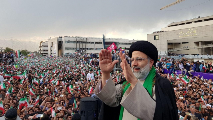 رئیسی : آقای روحانی چرا از مردم ناراحت هستید؟ چون مطالبه گر شغل هستد؟ چون از فساد اداری گله مند هستند؟!/ 120 هزار نفر آمدند؛ شهرآورد مشهد هم به نفع رئیسی/ شعار مردم: رئيسي رئيسي، ٢٩ ام رئيسي سخنگوی ستاد رئیسی گفت: محدوده برگزاری مراسم امروز در میدان شهدای مشهد آماده سازی و محصور شده و مطابق قانون برگزاری مراسم در فضای محصور قانونی و مجاز است.