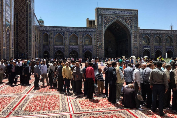 تناقض گویی دولتی ها درخصوص پایمال شدن حق رای دهندگان/ روحانی: از 4میلیون نفر رای گرفته نشد/ وزیرکشور: 1میلیون نفر نتوانستند رای بدهند/ آقای روحانی؛ چرا حق رای دادن را هم از مردم سلب کردید؟ تناقض گویی ها و اعترافات دولتی ها در ضعف سیستم اجرایی انتخابات در عین تنوع اعداد و ارقام یاد شده نشان میدهد برای اولین بار در تاریخ جمهوری اسلامی دولتی که مدعی اجرای حقوق شهروندی است حداقل ترین حق آنها که حق رای دادن بوده است را از میلیون ها ایرانی سلب کرده و با تخلفات فراوان اجازه ندادند میزان، که رای مردم بوده است به خوبی خود را نشان دهد.