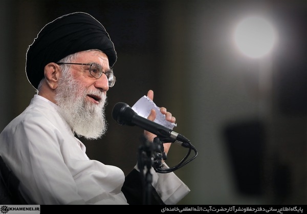 رمزگشایی از جمله مهم رهبر انقلاب در دیدار با دانشجویان/ اگر مدل «برجام» در سوریه تکرار می شد، امروز وضعیت امنیت ایران چگونه بود؟! امروز با گذشت زمان، درستی راهبرد جمهوری اسلامی در منطقه بویژه در تقابل نظامی با جریانهای تکفیری بیش از هر زمان دیگری اثبات شده و خلاصه کلام همان چیزی است که در روز حادثه، یکی از کارشناسان بی بی سی فارسی در توییتر خود اعلام کرد و آن اینکه "اگر سیاست منطقه ای آقای خامنه ای نبود، امروز هر خیابان تهران هر ساعت 12 کشته میداد"