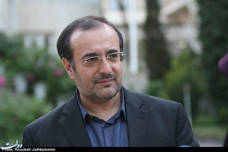 افزایش هزینههای بخش خصوصی و جدا شدن حلقههای بههم پیوسته تجارت، نتیجه تفکیک وزارتخانه صنعت، معدن از تجارت غضنفری، همچنین تاکید کرد تفکیک وزارتخانه صنعت و معدن از بازرگانی ما را به دوران قبل بازمیگرداند که شکستن امور یکپارچه موجب ویروس اداری میشود و درنهایت شاهد کندی و معطلی کارها خواهیم بود؛ ضمن اینکه این کار، هزینه برای فعالان بخش خصوصی را افزایش میدهد و فضای کسبوکار از انسجام و یکپارچگی خارج میشود.