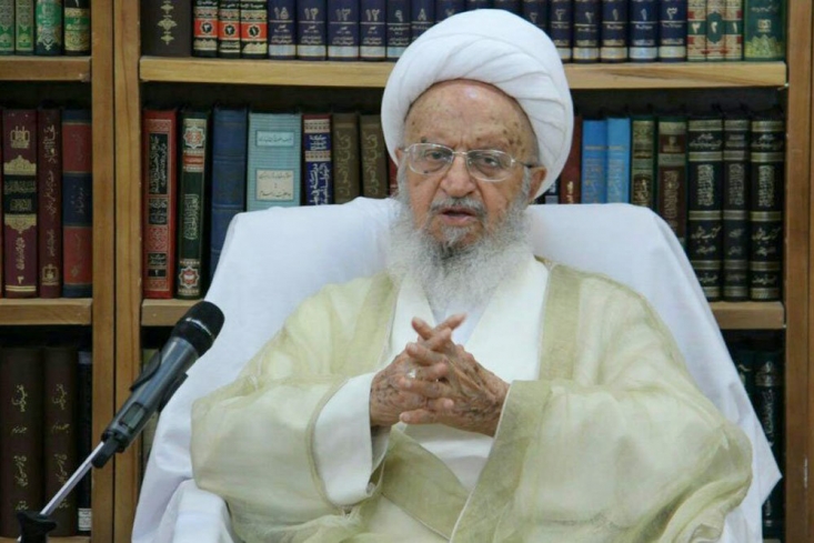 یکی از دولتمردان گفته که دموکراسی میراث امام معصوم است، این حرف عجیبی است/ یک صفحه از نهج البلاغه را دیده و بقیه را ندیده است/ رسول اکرم (ص) فرمود که تعیین جانشین من با خداست وی ادامه داد: ولی را باید خداوند تعیین کند و آیات در خصوص ولایت در قرآن زیاد است، شما تنها یک جمله از نهج البلاغه را دیدید و بحث کردید، یکی از مسلمات مذهب شیعه است که امام را خدا و نه آرای مردم تعیین میکند، ما با اهل سنت برادر وار زندگی میکنیم، اما مذهب رسمی کشور شیعه است.