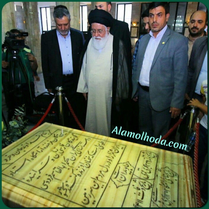 آبادانی منطقه طوس شروع شده اما تا نقطه مطلوب و متناسب با جایگاه فردوسی فاصله دارد/باید «فردوسی» از مهجوریت خارج شود امام جمعه مشهد گفت: رهبر معظم انقلاب ۲۱ سال پیش از آرامگاه فردوسی بازدید و رسالتی را برای مسئولان این استان مشخص کردند تا مردم بتوانند در طوس ذخایر فرهنگی و فکری را کسب کنند. وی افزود فردوسی شعر و ادب را برای ایجاد فرهنگ ایستادگی در برابر ظلم و ستم به خدمت گرفته و این هنر وی بوده است.