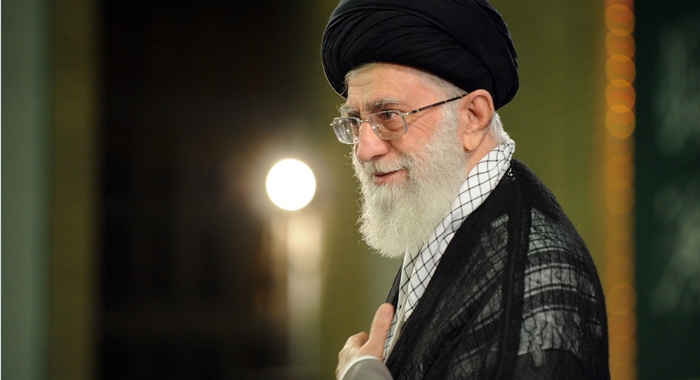 نظر رهبر معظم انقلاب اسلامی درباره فیلم "ماجرای نیمروز/مقام معظم رهبری:همه اجزای فیلم عالی بود/خاطره منتشر نشده رهبر انقلاب از روز پاکسازی خانه موسی خیابانی رهبر معظم انقلاب اسلامی در دیدار عوامل فیلم ماجرای نیمروز فرمودند:«این فیلم بسیار خوب بود. همه اجزاء فيلم عالي بود، کارگردانی عالی بود. بازیها عالی، قصه عالی بود. فیلم خوش ساخت بود.»