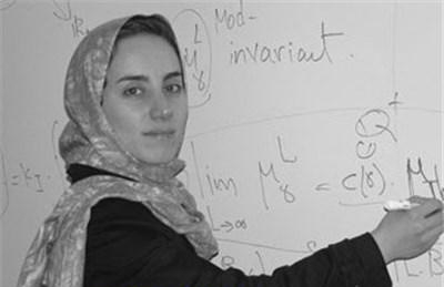 «بانوی ریاضی ایران» درگذشت/ دکتر مریم میرزاخانی ؛ دختر ایرانی که مرزهای اعداد را درنوردید مریم میرزاخانی در دوران تحصیل در دبیرستان فرزانگان تهران، برنده مدال طلای المپیاد جهانی ریاضی در سالهای ۱۹۹۴ (هنگکنگ) و ۱۹۹۵ (کانادا) شد و در این سال به عنوان نخستین دانشآموز ایرانی موفق به کسب نمره کامل شد. وی نخستین دختری بود که به تیم المپیاد ریاضی ایران راه یافت و نخستین دختری بود که در المپیاد ریاضی ایران طلا گرفت.