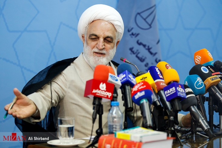 پرونده جاسوس دفتر آشنا در جریان رسیدگی است/ ماجرای مدرک تحصیلی روحانی نیاز به شاکی خصوصی دارد/ درباره رشوه گيرنده توتال حكم زندان صادر شده است / اعتراف قاتل آتنا اصلانی به قتل دوم/ بقایی به خواست خودش در انفرادی ماند/ حرفهای احمدینژاد خلاف واقع است سخنگوی قوه قضائیه در خصوص دستگیری جاسوسی در دفتر آقای آشنا گفت: قبلاً نیز اعلام کردهام که یک فردی در دفتر ایشان دستگیر شده، اما اینکه چه نوع ارتباطی دارد، باید بررسی شود. اینکه یک فردی دستگیر شده درست است و باید بگویم پرونده در جریان رسیدگی است؛ تمام نشده و نظر نهایی را ندادهاند.