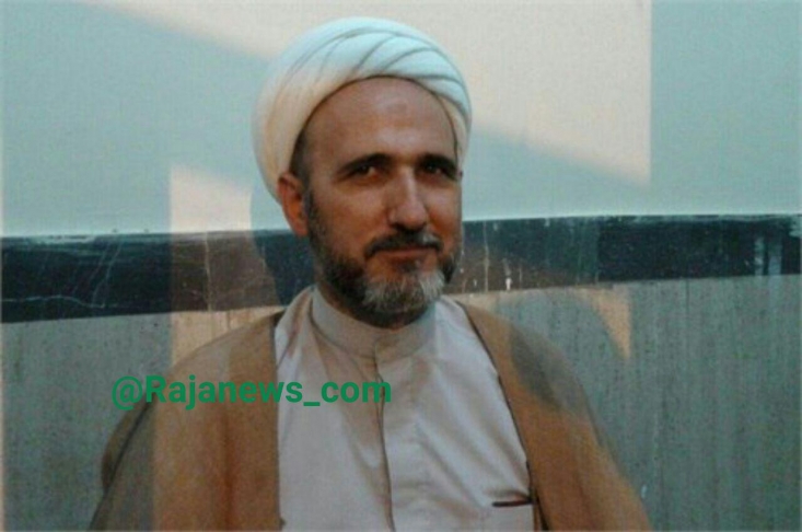 فرد مهاجم از پشت به برادرم حمله کرد/ برادرم به هوش آمده و وضعیت جسمانی اش رو بهبود است برادر خلیل ذوالفقاری گفت: فردی شرور که حالت عادی نداشته با عربده کشی و جسارت به روحانیت از پشت به برادرم حمله کرده و با کاتر به گردنش ضربه زده است.