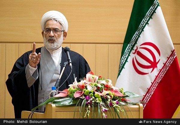 واعظی:مطالب خرم آبادی نظر شخصی است / منتظری:فیلترینگ با دستور شخصی انجام نمیشود، دستور قضایی یا دستور کمیته تعیین مصادیق است دادستان کل کشور خطاب به واعظی اعلام کرد: فیلتر سایت ها و کانالها از ۲ طریق دستور قضایی و یا تصویب و دستور کارگروه تعیین مصادیق محتوای مجرمانه انجام میشود و افراد نمیتوانند با نظر شخصی خود اقدام به چنین کاری کنند.