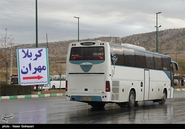 رونمایی از سوء تدبیر دولت برای کمک به زائران اربعین/ معاون آخوندی: باید قیمت بلیت اتوبوس در ایام اربعین 2 برابر شود هرساله در آستانه اربعین حسینی مسئولین به فکر مدیریت نیازهای این مراسم می افتند. با این وجود به علت نبود زمان کافی برای بررسی و برنامه ریزی بیشتر شاهد اتخاذ تصمیمات سطحی و غیر موثر خواهیم بود. مساله ای که امسال نیز بار دیگر با دوبرابر شدن قیمت های اتوبوس های منتهی به مرزهای عراق خود را نمایان ساخته است.