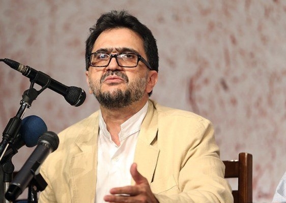 با هر تشییع «دستگاه هویت سازی» در جامعه به کار می افتد و به ارزشهای متعالی و عناصر هویتی «جان» دوباره ای می بخشد/ واکنش به شهادت شهید حججی موجب واکنش واحد مردم در برابر تهدیدات علیه جامعه، ارزشها و هویت آن می گردد به همین دلیل است که بعضی جریان ها و نیروهای افراطی در جناح اصلاح طلب تا این پایه نسبت به تشییع شهدا حساس اند و با آن مخالفت می کنند. آنها می فهمند که شهدا و تشییع شهدا چه کاری در جامعه و با روح و روان افراد می کند و چون غرب گرا هستند و در تضاد با ارزشها و هویت جامعه قرار دارند، هر بار که شهیدی می دهیم و تشییعی انجام می گیرد گویی تیری به قلب اینها شلیک می شود.