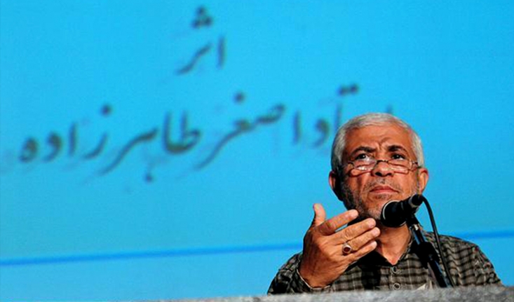 ظلم احمدینژاد به طرفدارانِ اولیهی او، ظلم به عدالت بود/ احمدینژاد دولت دهم نه به خود رحم کرد، نه به یاران طلبه و دانشجوی عدالتخواهِ خود چیزی نگذشت که آقای احمدینژاد ابتدا با خانهنشینیِ بسیار بسیار سؤالبرانگیز، همه را به حیرت انداخت و باز رهبری جهت رفع مشکل سعی کردند از ایشان دفاع کنند و خواستند که لااقل خود ایشان حاشیهسازی نکند و بهانه به دست جریانهایی که سخت با روحیهی عدالتخواهیِ انقلاب مخالف بودند، ندهد. ولی متأسفانه آن یکشنبهی سیاه و آن تعبیراتی که معلوم بود چگونه روح رهبری جریحهدار شده است که فرمودند عمل خلاف شرع بود