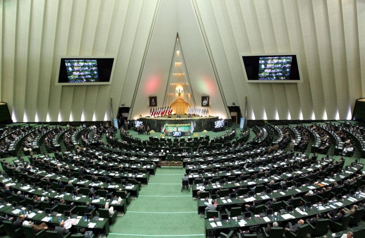 آیا نمایندگان مجلس در پیشگاه قرآن سوگند نخورده اند که پاسدار حریم اسلام باشند؟/ آیا «احتمال» نمی دهید این طرح خلاف شرع باشد؟ بيش از 50 نفر از اساتيد حوزه و دانشگاه يزد در نامه اي به نمايندگان مجلس شوراي اسلامي، نسبت به طرح دوفوريتي حضور اقليت ها در شوراهاي اسلامي شهر و روستا واکنش نشان دادند.