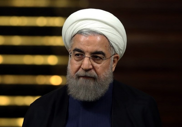 همه منتظر اند تا برنامه های دولت برای حل مشکلات اقتصادی را ببینند. با این وجود برخی از مسئولان دولت روحانی و حامیان او در روزهای اخیر تلاش کرده اند تا با انکار ریشه های اقتصادی اعتراضات مخالفان دولت را علت اصلی این اعتراضات معرفی کنند. 