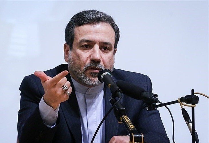 عراقچی: جامعه بینالمللی باید آماده خروج آمریکا از برجام باشد/آقای عراقچی! مجوز گرد و خاک این روزهای ترامپ را خودتان صادر کردید! هرچند که سخنان معاون وزیر خارجه، حکایت از به شماره افتادن نفسهای برجام دارد اما براستی چرا متن یک توافق باید به گونهای نوشته شود که طرف آمریکایی به راحتی آب خوردن و پس از کسب اطمینان از نابودی دستاورهای هستهای کشورمان ، بتواند از آن خارج شود؟ جالب توجه اینکه آمریکا نهتنها برای خروج خودسرانه خود با مشکلی مواجه نیست بلکه به علت ضعف مفرط تیم مذاکره کننده وزارت خارجه در متن توافق هستهای هیچ مسیری تعبیه نشده که ایران بتواند از طریق آن به استیفای حقوق از دست رفته خود بپردازد!