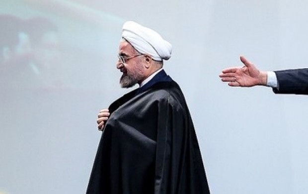 دفتر روحانی چه چیزی را تکذیب میکند؟/ حالا که صدای اعتراض علما بلند شده، به توجیه و تأویل روی آوردهاید؟/ اتفاقاً مفهوم پنهان در پشت روحیه شما «خودمعصوم پنداری» است + فیلم اظهارات روحانی شما در نشست مدیران وزارت اقتصاد شرکت کردهاید، منطقا باید درباره کوتاهی در نظارت بر صندوقهای سپرده گذاری که مردم را گرفتار کرده، یا 4400 تومان شدن قیمت دلار و دو رقمی شدن تورم و این قبیل مشکلات اقتصادی ناشی از سوء تدابیر توضیح بخواهید یا به عنوان مسئول دولت، درباره قبیل این مشکلات به مردم گزارش بدهید و عذر تقصیر بیاورید و قول بدهید رویکردهایی را که موجب نارضایتی و اعتراض مردم شده، اصلاح و جبران کنید.
