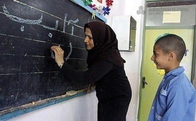 آقای روحانی! معلمان حق التدریس را شرمنده خانواده خود نکنید؛ وزارت آموزش و پروش همان حقوق 800هزار تومانی معلمان را به موقع واریز کند طبق خبرهای رسیده از پنج ماهی که از سال تحصیلی جدید می گذرد تنها یک ماه از حقوق معلمان حق التدریس واریز شده است.