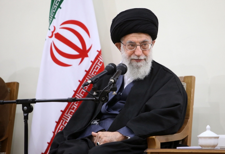 شیعه و سنی در جمهوری اسلامی در دشوارترین میدانها کنار یکدیگرند/ نیازهای مردم سیستان و بلوچستان را از طریق مسئولان ارشد دولتی بطور جدی دنبال کنید/ به مردم با صفا و با استعداد سیستان و بلوچستان عمیقاً علاقهمندم نیازهای مردم استان همچون آبشیرینکن و خط آهن را باید از طریق مسئولان ارشد دولتی بهطور جدی دنبال کنید و با میدان آوردن بخش خصوصی، استفاده از منابع صندوق توسعه ملی نیز امکانپذیر خواهد شد.