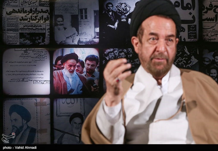 موسوی خوئینیها با تمسخر میگفت:کروبی هم دارد روانی میشود!/کروبی میگفت "خط امام فقط برای خود امام خوب است"/ در حوزه تا رسائل و مکاسب بیشتر درس نخواند حجتالاسلام حمید روحانی از دوستان قدیمی مهدی کروبی است. او در این گفتوگو به بررسی چرایی تغییرات مهدی کروبی و ریشههای اقدامات و مواضع سالهای اخیر او میپردازد.