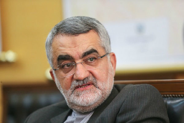  رئیس کمیسیون امنیت ملی و سیاست خارجی مجلس گفت: تلگرام جای خود را به یک سامانه مشابه ملی خواهد داد و فکر می کنم این اتفاق حداکثر تا پایان ماه جاری بیافتد.