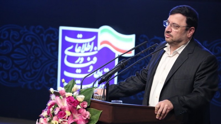 فیروزآبادی: خروج از انحصار پیامرسانها دستور رئیسجمهور است/ فقط تلگرام در ایران انحصار دارد/ تلگرام ۵۰ میلیارد دلار ارز از کشور خارج کرد/ روش تلگرام تضعیف پول ملی ایران است / تلگرام در حال تبدیل به شرکت هرم مجازی است+ فیلم دبیر شورای عالی فضای مجازی با اشاره به انحصار پیامرسان تلگرام در ایران تأکید کرد: خروج از این انحصار دستور رئیسجمهور است و همین امروز هم در جلسهای که پیش ایشان بودیم، بحث خروج از انحصار در پیام رسانها را مطرح کردند هر چند به طور مشخص نامی از تلگرام نبردند اما فقط تلگرام در ایران انحصار دارد.