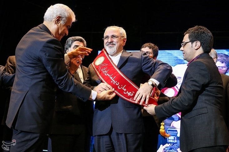 روایت تصویری «رجانیوز» از چاهی که برجام برای ایران حفر کرد/ بیش از 70 عکس تاریخی و ماندگار که باید در ذهن هر ایرانی ثبت شود نگاهی به رویدادهایی که در 6 سال گذشته درباره پرونده هستهای ایران رخ داد، میتواند نشان دهد که چگونه مذاکرات هستهای در این مدت به جلو رفت تا به تجربه ای تاریخی برای ملت ایران تبدیل شود.