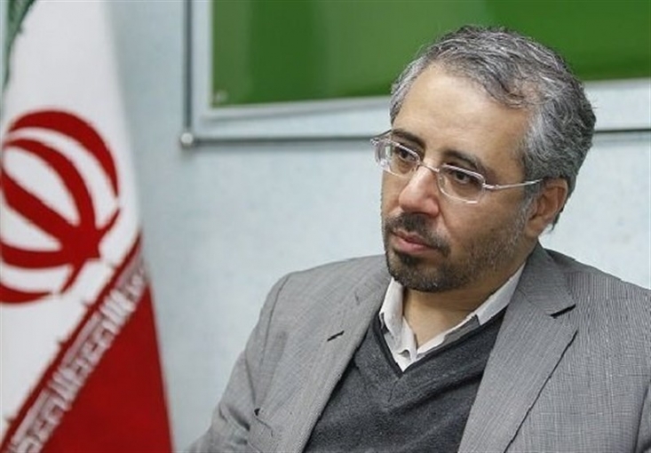 لنکرانی: اینجا داستان سیاسی نیست بلکه سلامت مردم مطرح است/ با «رانت» و «کمبود نقدینگی» در کارخانه های دارویی مقابله جدی کنید/ سازمانهای نظارتی با کسانی که در این زمان به تسویه حساب با شرکت های رقیب میپردازند، با جدیت برخورد کنند شنیده ها حاکی است دشمن نابکار این ملت تصمیم دارد در دسترسی به داروهای حیاتی اختلالاتی را ایجاد نماید . در چنین شرایطی حفظ کارخانه های داروسازی کشور اهمیت صد چندان پیدا کرده است . متاسفانه سو مدیریت باعث نوعی تحریم داخلی شده که دسترسی کارخانه های داروسازی به نقدینگی را مختل نموده است وبرخی را با مشکلات جدی روبرو کرده است .