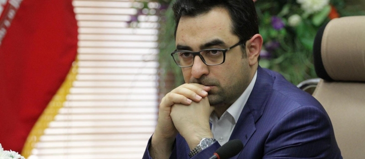برادرزاده مذاکره کننده ارشد هسته‌ای کشورمان ابتدا در سال 89 چند ماهی به عنوان کارشناس وارد سازمان سرمایه گذاری خارجی شد، ولی ضعف عملکردی او باعث شد که از این سازمان زیر مجموعه وزارت اقتصاد کنار گذاشته شود.اوضاع چندان بر وفق مراد نبود، تا این که دولت حسن روحانی روی کار آمد. امروز نیز سخنگوی قوه قضائیه در مصاحبه‌ای تلفنی از بازداشت و انتقال به زندان او خبر داد
 
