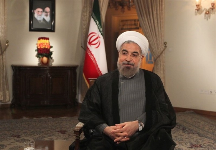 همه « بگم بگم ها» و « خواهم گفت های» ناشی از یک خلا ساده در قانونگذاری! واضح است که تحت چنین شرایطی کافی است شخص احضار شده چه مثل مایک زاکربرگ موسس فیسبوک کارمند بخش خصوصی باشد، چه مثل اولیور نورث یا کاندلیزا رایس مشاور امنیت ملی و چه حتی مثل بیل کلینتون یا ریچارد نیکسون رئیس جمهور امریکا، در پاسخ به یک یا چند سئوال ساده مثلا در خصوص این که آیا (شما هرگز با فلان شخص ملاقاتی داشتهاید؟) و یا این که (آیا هرگز فلان گزارش را دیدهاید؟) به جای یک (بله) فقط یک (نه) یا یک (به خاطر نمیآورم) نا به جا گفته باشد تا خود پرسش و پاسخهای جلسه، مستقل از موضوع مورد تحقیق به موضوعی جدید و مستقل برای رسیدگی به مجازات ارتکاب یک جرم فدرال بدل گردد.