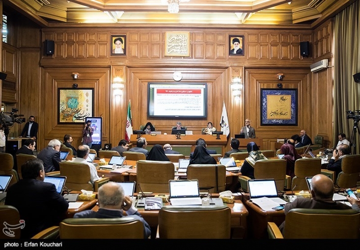مهم ترین اقدام شورای شهر بعد از تغییر نام نیایش به «هاشمی» و نفت به «مصدق»/ الهام فخاری: بالاخره مجوز کنسرت خیابانی را گرفتیم/ وقتی اولویت های دسته چندم برای نمایندگان اصلاحطلب مهم می شود شورای شهر پجم تهران را شاید بتوان به عنوان کم کار ترین شورا معرفی کرد. در طول این یک سال شاخص ترین اقدام این شورا تغییر نام اتوبان نیایش به آیت الله هاشمی، افتتاح خانه-موزه مرحوم هاشمی و درآخرین نمونه گرفتن مجوز کنسرت خیابانی است.