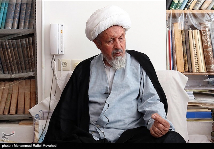 آیتالله مومن: روحانی گفت برای حضور در جلسه خبرگان با موضوع معیشت مردم «وقت ندارم» عضو مجلس خبرگان رهبری با بیان اینکه قرار بر این بود که درباره "معیشت مردم" در اجلاس خبرگان توجه ویژهای کنیم، گفت که در همین راستا از روسای قوا دعوت کردیم که حضور پیدا کنند که "رئیس جمهور گفت وقت ندارد".
