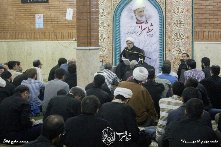 عمل خالص آن عملی است که انتظار تشکر از خلق خدا و غیر خدا در آن نباشد/ «نیت» بالاتر از عمل و در حقیقت خود عمل است/ بالاترین جلوه احترام به کتابالله، ورود قرآن به زندگی است +توصیه به زائران اربعین در یک روایت هست که "وَ النِّيَّةُ أَفْضَلُ مِنَ الْعَمَلِ" نیت بالاتر از عمل است، بعد مطلب را اوج می دهند "أَلَا وَ إِنَّ النِّيَّةَ هِيَ الْعَمَل" اصلا نیت همان عمل است و عمل چیزی جز نیت نیست، چون اگر من همین حرف زدنم برای خدا نباشد، هیچ است، نماز ما برای خدا نباشد حتی اسقاط تکلیف هم نمی کند، اگر نماز ریایی باشد، نماز باطل است، روزه ما باطل است، حجمان باطل است. اولش می گویند قصد قربت. کف اخلاص را باید همه اعمال ما داشته باشد.