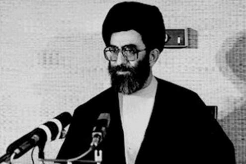روح شیعه، روح کربلائی و عاشورایی است/ اربعین یعنی میعاد شیعیان در یک کنگره بینالمللی و جهانی در سرزمینی که خودش خاطرهانگیز است بنابراین مسأله اربعین یک مسأله مهمی است، اربعین یعنی میعاد شیعیان در یک کنگره بینالمللی و جهانی برای سرزمینی که خودش خاطرهانگیز است آن سرزمین. سرزمین خاطرهها است، خاطرههای باشکوه، خاطرههای عزیز، سرزمین شهدا، مزار کشته شدگان راه خدا، اینجا جمع بشوند تشیع، پیروان تشیع و دست برادری و پیمان وفاداری هر چه بیشتر بدهند.