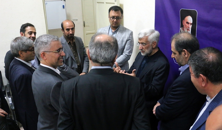 جلیلی دردیدار با صنعتگران حوزه فولاد: ترجیع بند گلایه ها به مشکلات ناشی از دیوانسالاری ختم میشود/ مشورت با صنعتگران در صدور بخشنامه های مربوطه به آنها، ضروری است/ صنعتگران: خودتحریمی در داخل همزمان با تحریم های خارجی از مشکلات اساسی ماست از دیگر مباحث مطرح شده در این دیدار میتوان از اشارات به اهمیت سرمایه گذاری در صنعت پنجاه ساله فولاد با توجه به میزان قابل توجه ارزش افزوده و حجم صادرات آن، لزوم پایبندی وزارت صنعت به اجرای برنامه ها و اسناد بالادستی در زمینه تولید، ایجاد توازن در زنجیره تولید فولاد و نیز لزوم سرمایه گذاری در حیطه فلزات گرانبها، صنایع معدنی و اکتشافات برای بی نیاز شدن از نفت و گاز نام برد.