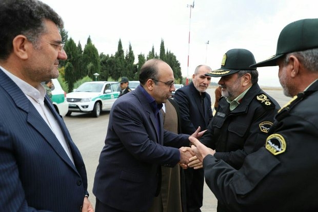 فرمانده ناجا برای شرکت در تشییع پیکر «سید نور خدا» وارد لرستان شد سردار اشتری فرمانده ناجا برای شرکت در مراسم تشییع پیکر شهید «سید نور خدا موسوی» وارد فرودگاه خرمآباد شد.