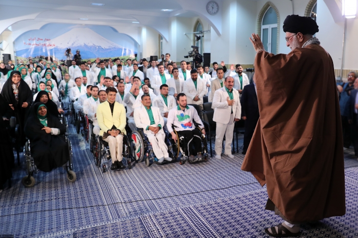 اگر از ظرفیتهای ملی درست استفاده شود، مشکلات اقتصادی حل خواهد شد/ برخی توانایی مقاومت مقابل توقعات استکبار را ندارند، اما شما از حجاب دفاع کردید/ با اعتماد بنفس، اقتدار فرهنگی و عزم راسخ، ملت ایران را روسفید کردید در شرایطی که برخی در میادین جهانی توانایی مقاومت در مقابل هجوم توقعات بیپایان جبهه کفر و استکبار را ندارند و عقبنشینی میکنند، شما ایستادگی، و با «قدرت نمایی فرهنگی» از حجاب و عفاف و لباس ملی و دینی خود دفاع کردید که من به همین دلیل صمیمانه و عمیقاً از اعضای کاروان ورزشی جمهوری اسلامی ایران تشکر می کنم.
