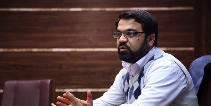 آقای ظریف! از کدام جوسازی سخن میگویید؟ «آقای ظریف در اظهاراتی عجیب از جوسازی و فضاسازی گسترده علیه FATF توسط جریانهای فاسد با پولشویی هزاران میلیاردی در داخل سخن گفته اند. فعلاً کاری به این سیاهنمایی عجیب ایشان علیه نظام اقتصادی کشور ندارم. اما وقتی از جوسازی سنگین و فضاسازی گسترده صحبت میکنند خندهام میگیرد و ناخودآگاه یاد خاطرات گذشته میافتم.